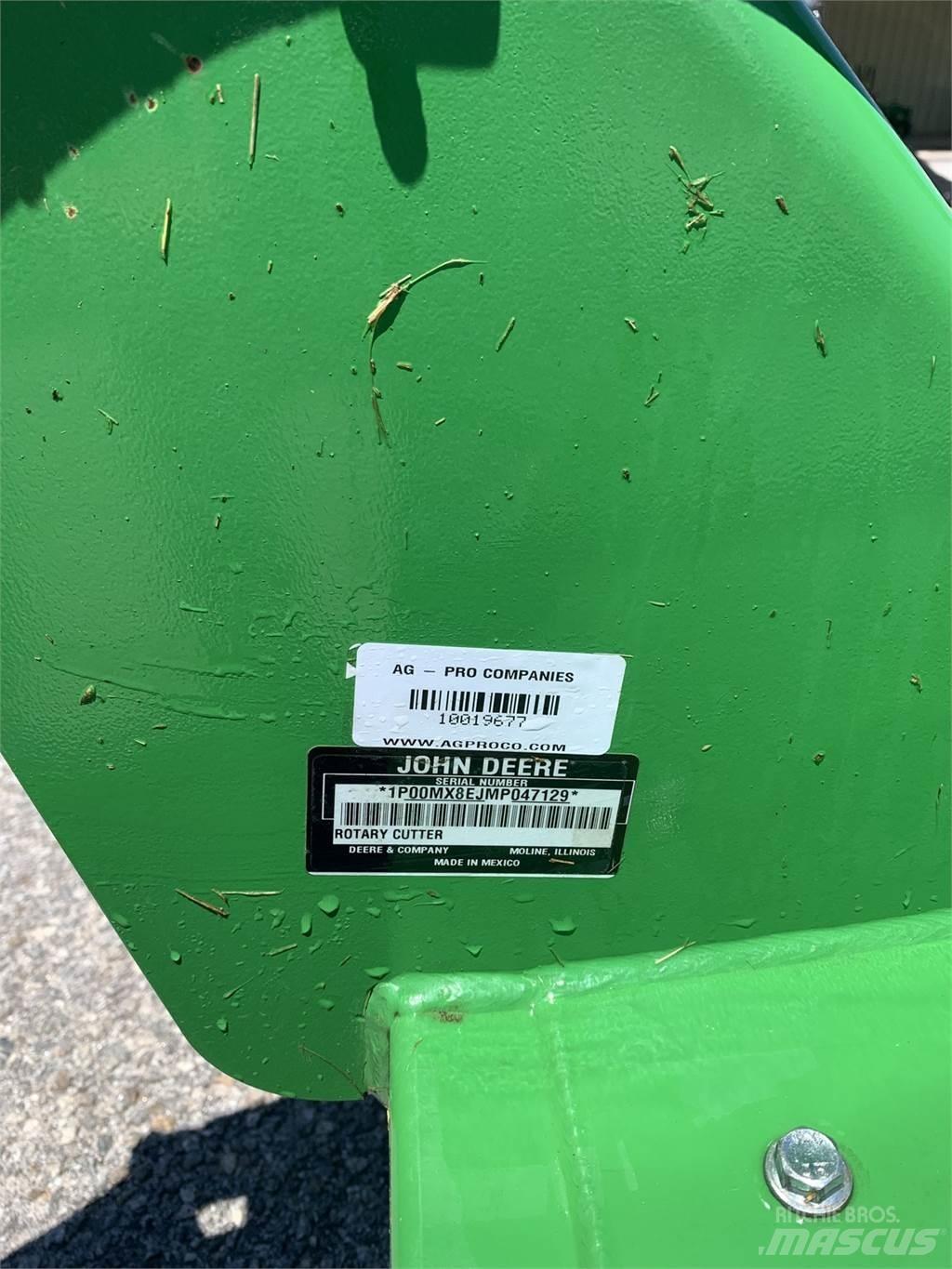 John Deere MX8 Drviče a rezače balíkov