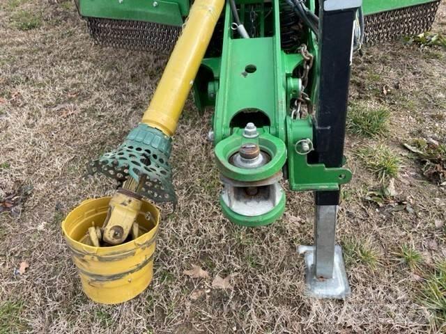 John Deere R20 Drviče a rezače balíkov