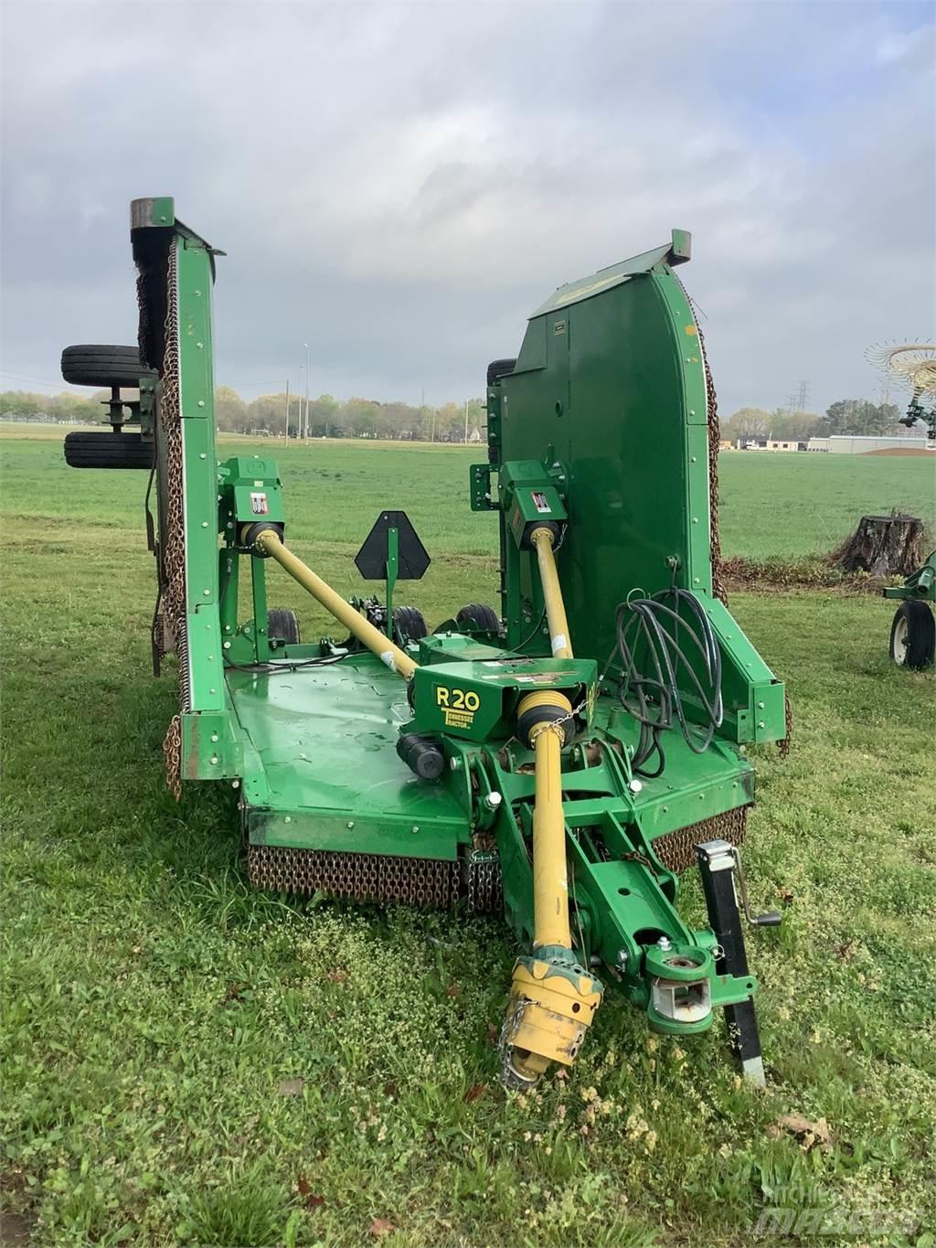 John Deere R20 Drviče a rezače balíkov
