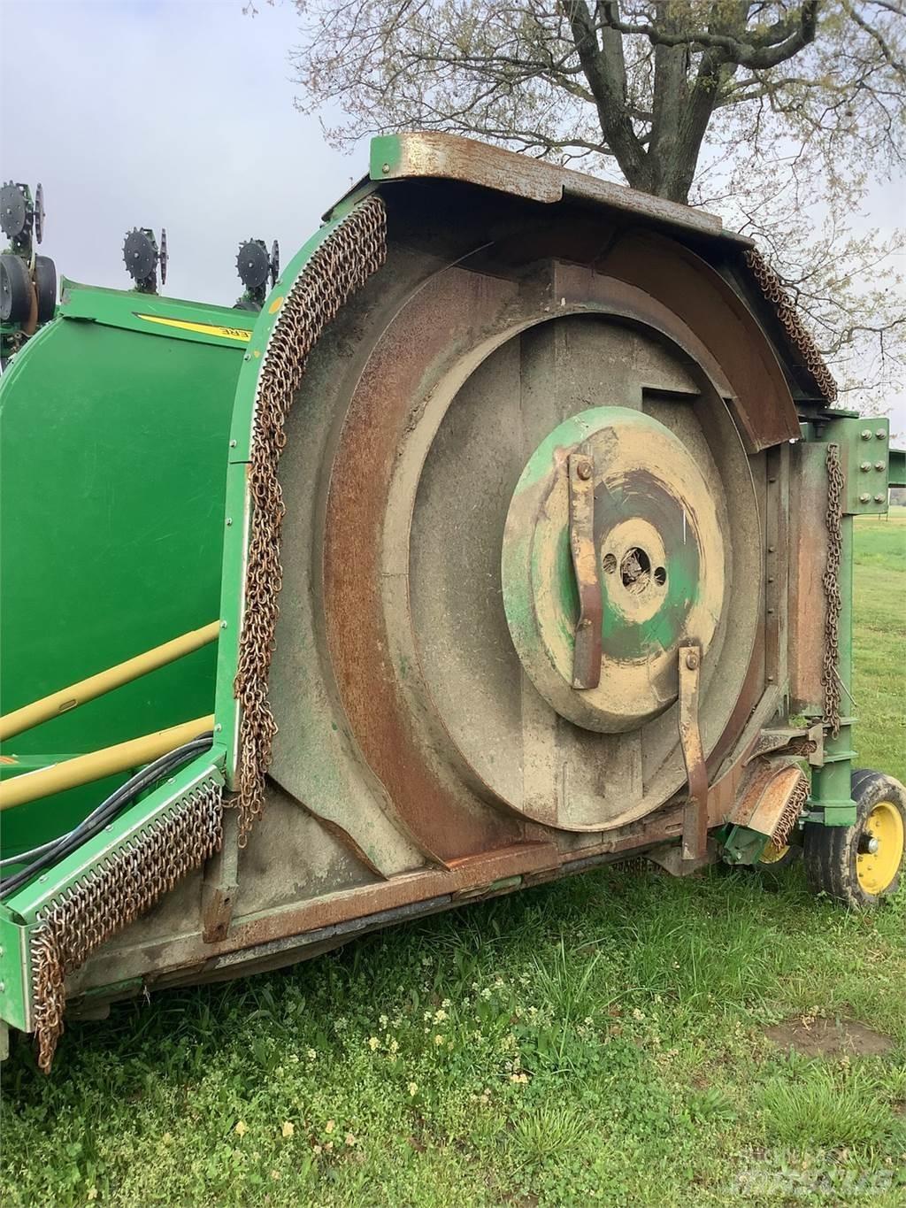 John Deere R20 Drviče a rezače balíkov