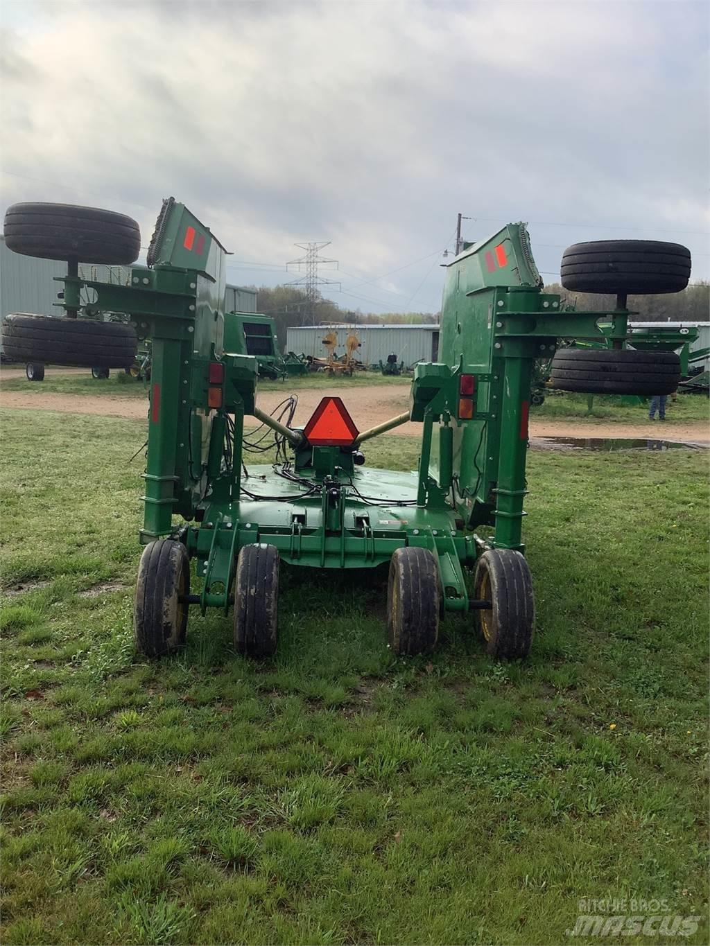 John Deere R20 Drviče a rezače balíkov