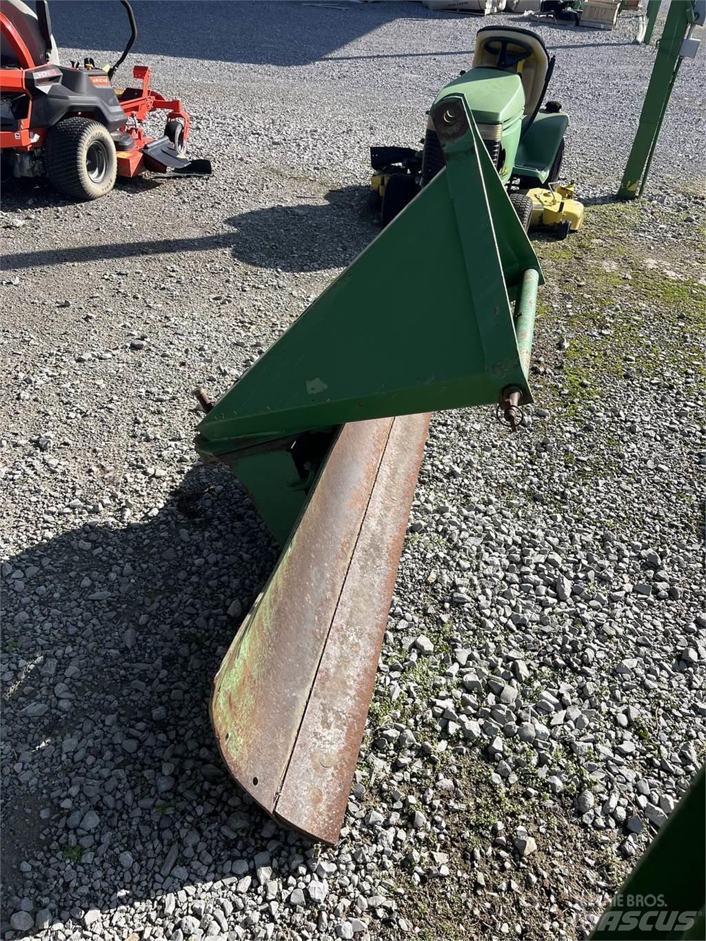 John Deere RB60 Snežné pluhy, predné snežné radlice