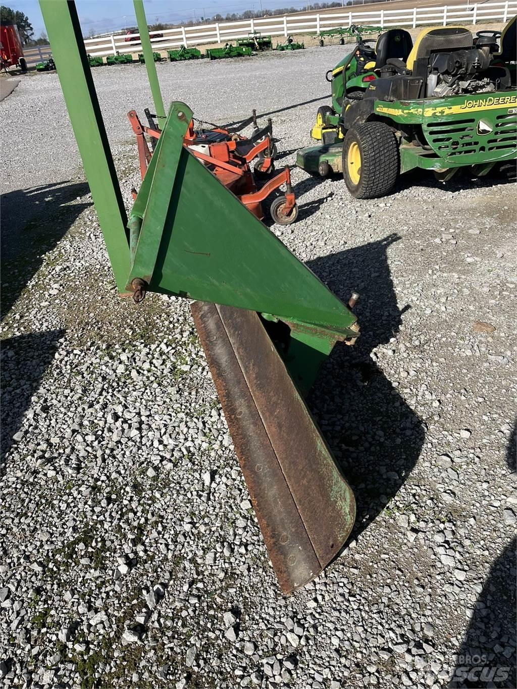 John Deere RB60 Snežné pluhy, predné snežné radlice