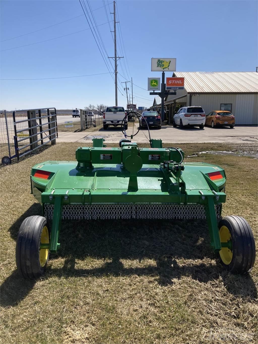 John Deere RC8M Drviče a rezače balíkov