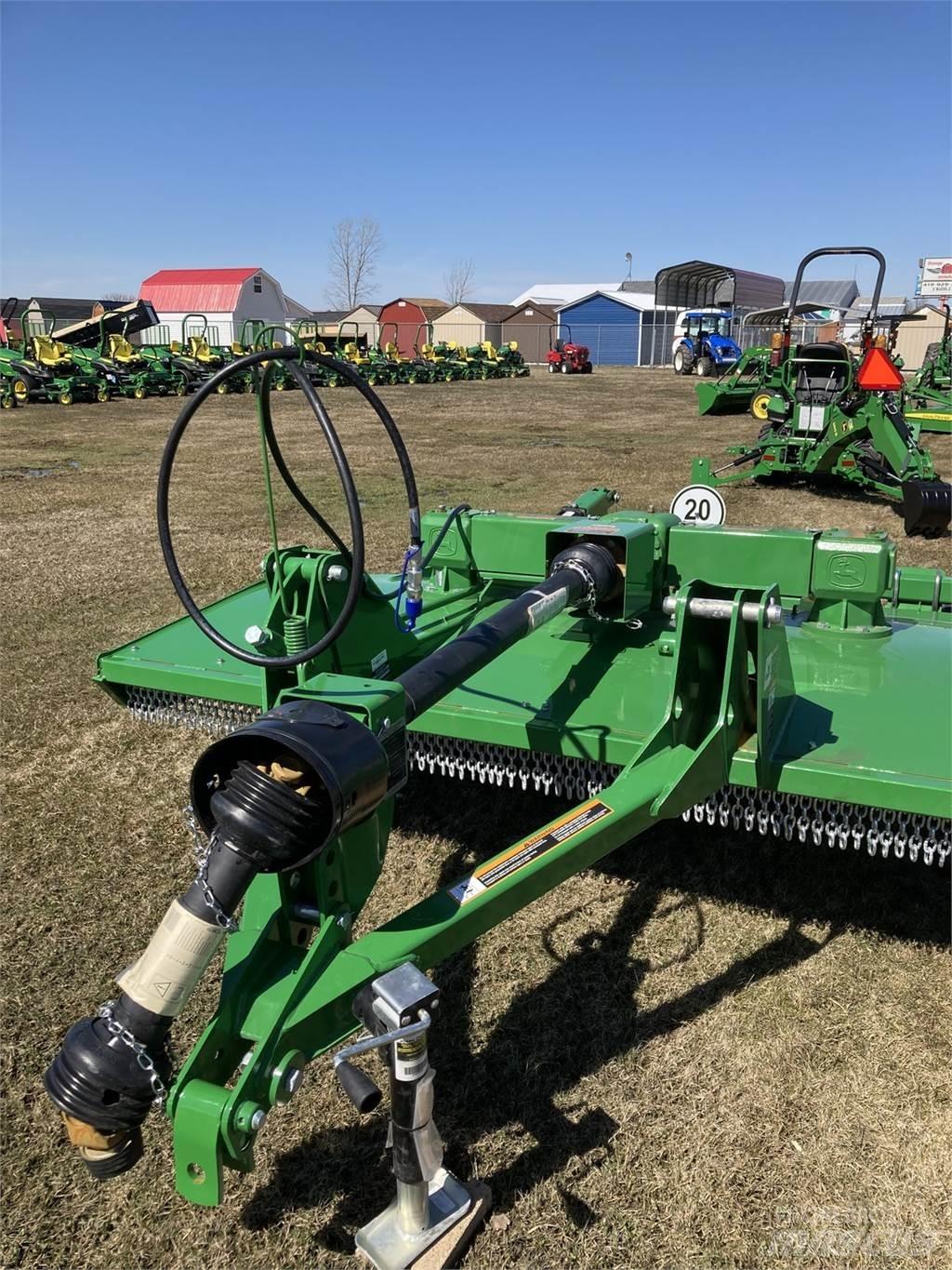 John Deere RC8M Drviče a rezače balíkov