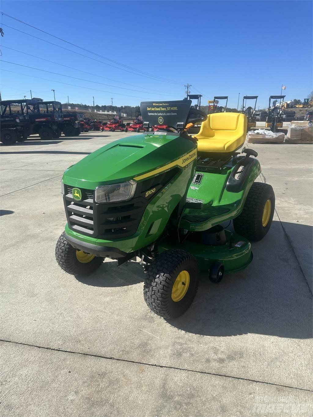 John Deere S100 Samochodné kosačky