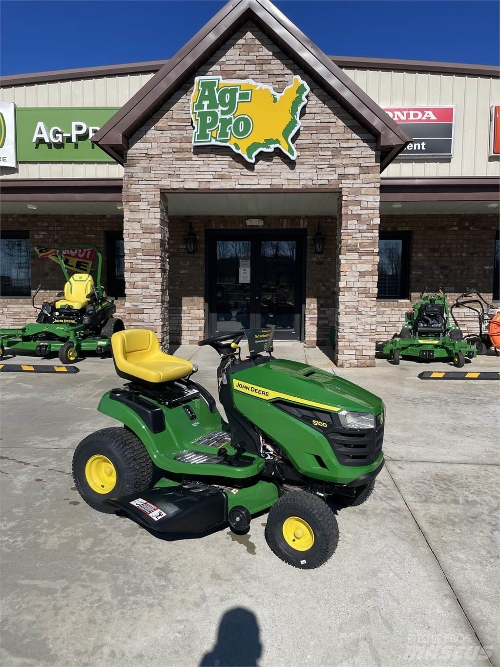 John Deere S100 Samochodné kosačky