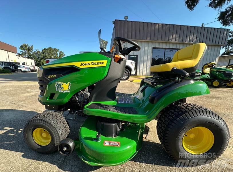 John Deere S100 Samochodné kosačky