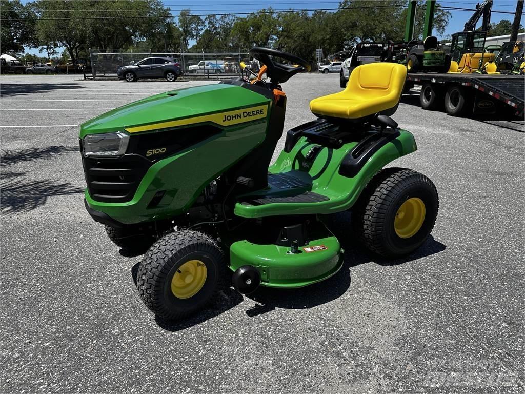 John Deere S100 Samochodné kosačky
