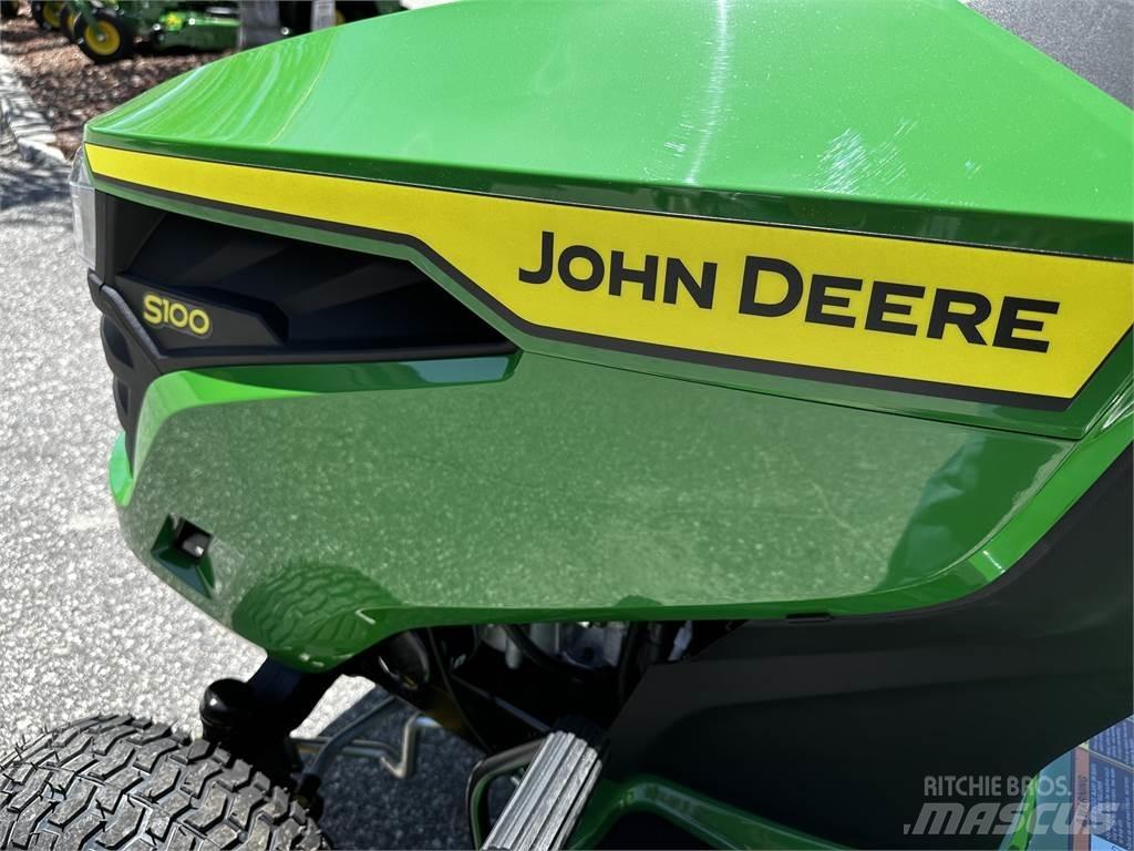 John Deere S100 Samochodné kosačky