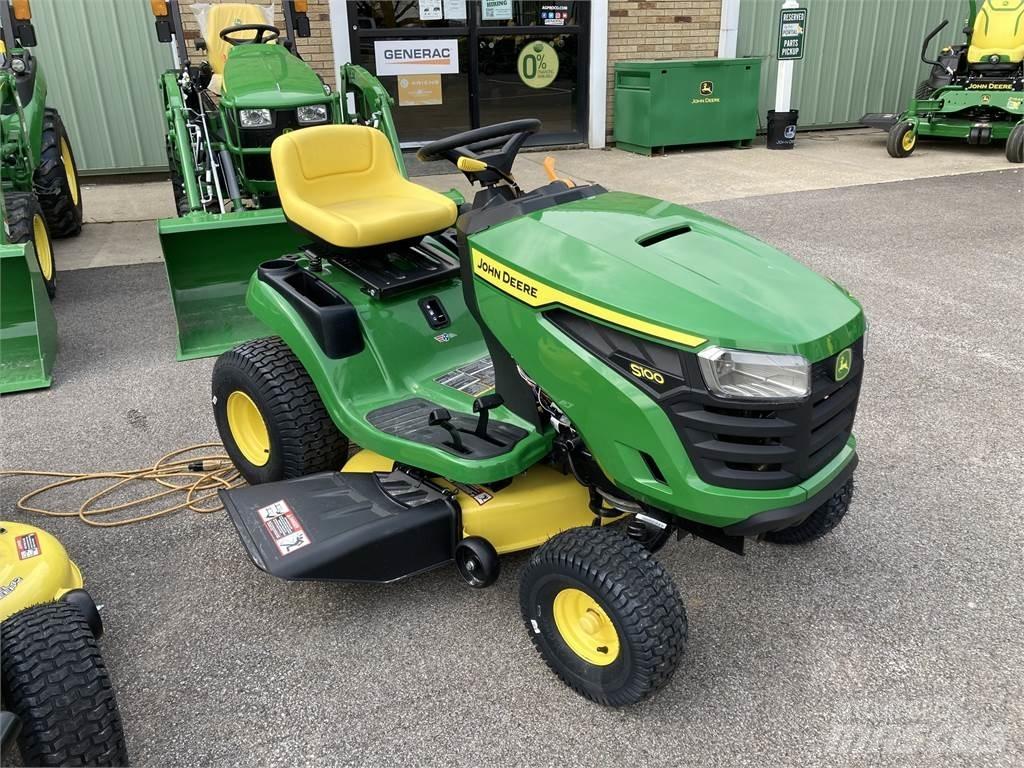 John Deere S100 Samochodné kosačky
