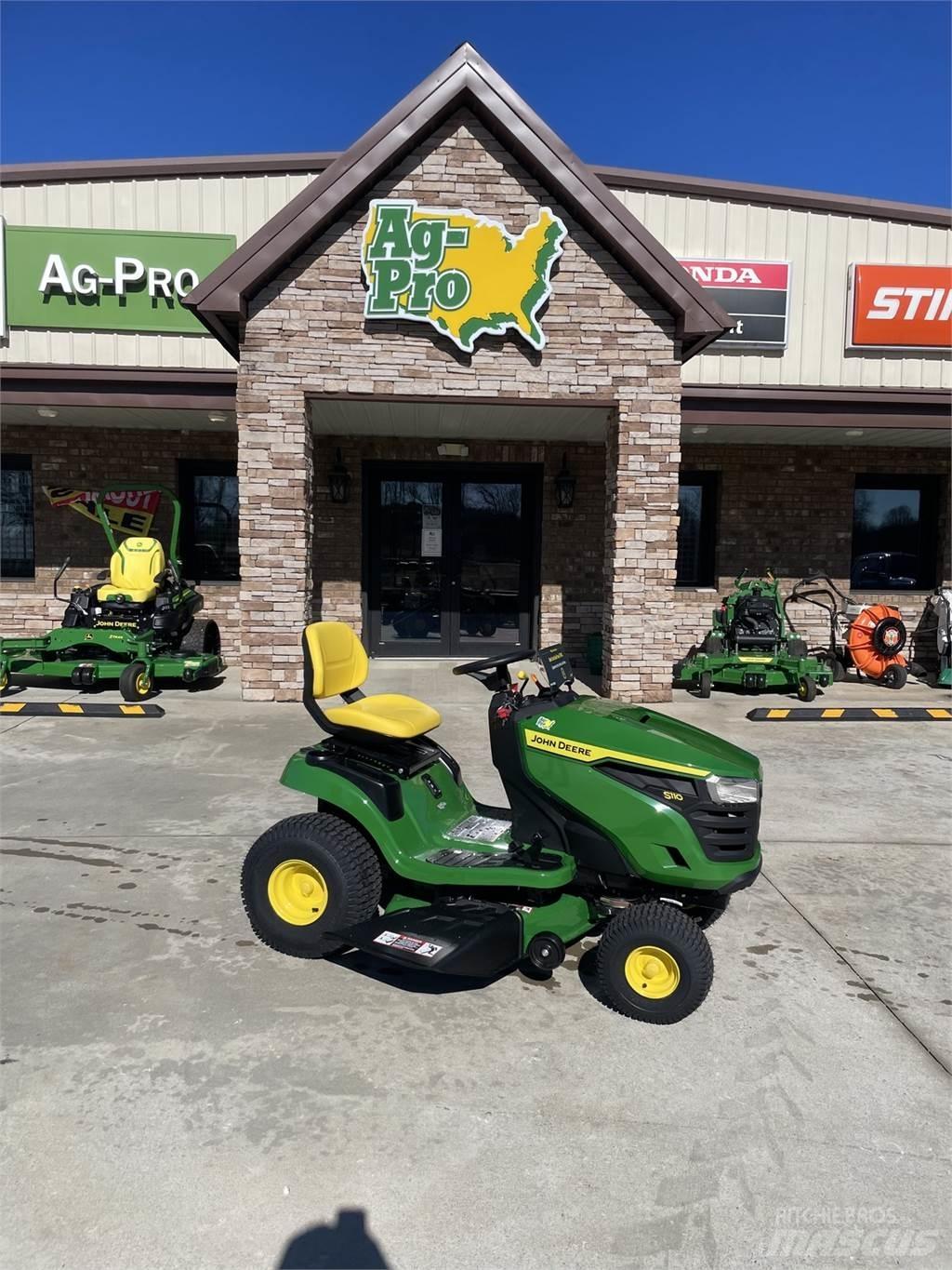 John Deere S110 Samochodné kosačky