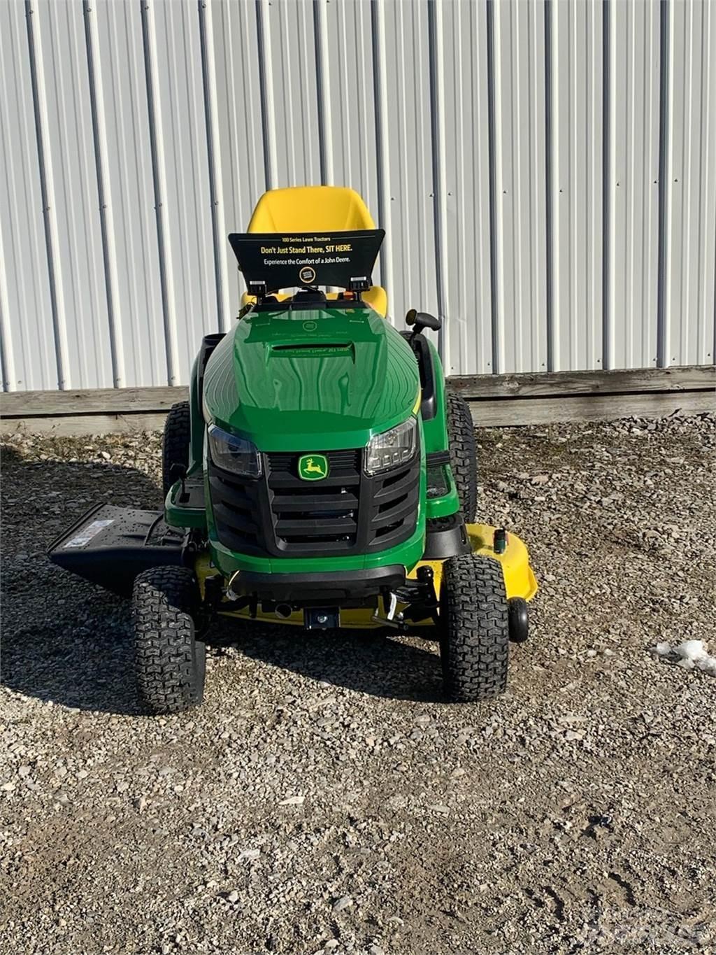 John Deere S110 Samochodné kosačky