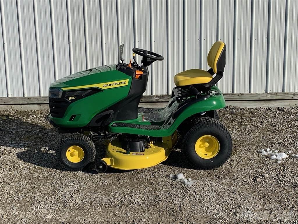 John Deere S110 Samochodné kosačky