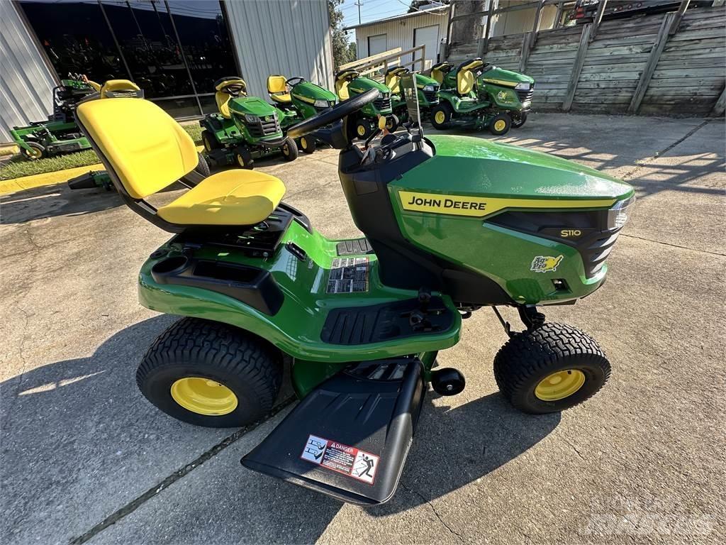 John Deere S110 Samochodné kosačky