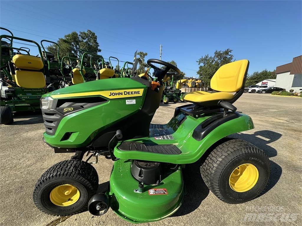 John Deere S110 Samochodné kosačky