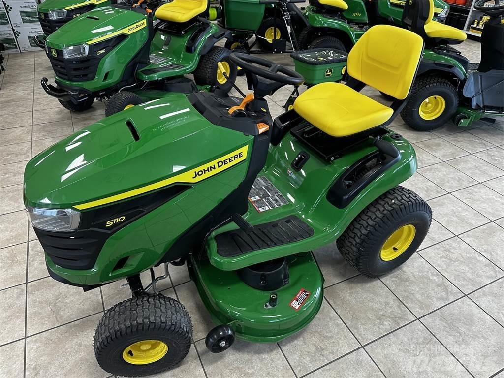 John Deere S110 Samochodné kosačky