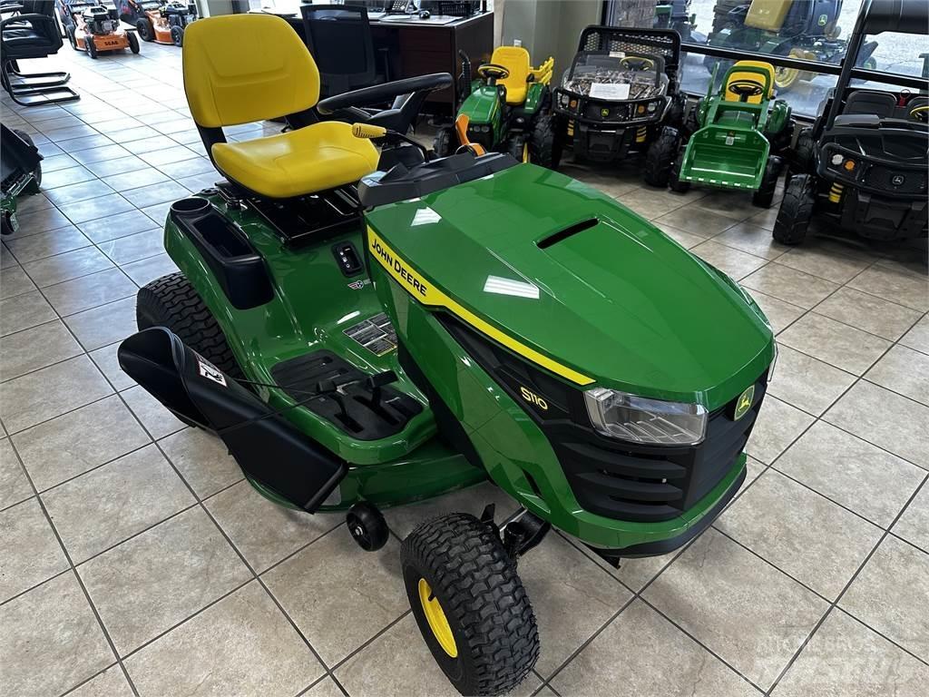 John Deere S110 Samochodné kosačky