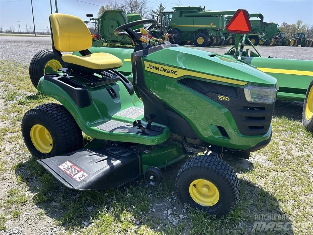 John Deere S110 Kompaktné traktory