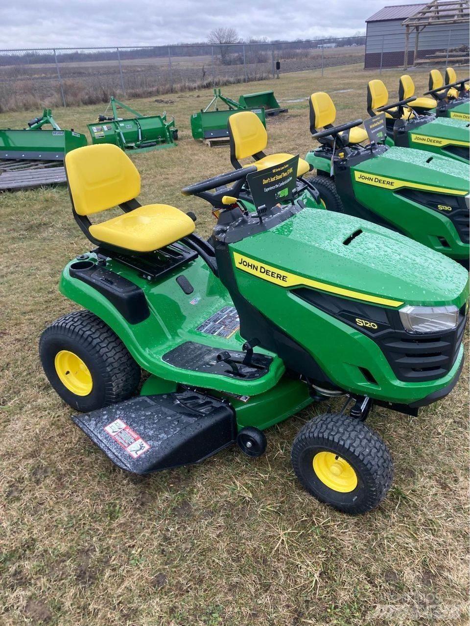 John Deere s120 Samochodné kosačky