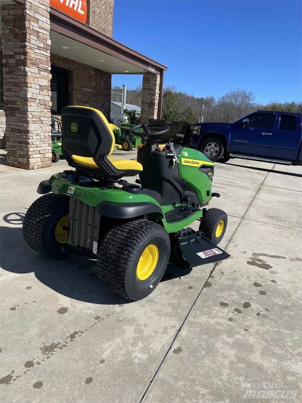 John Deere S130 Samochodné kosačky