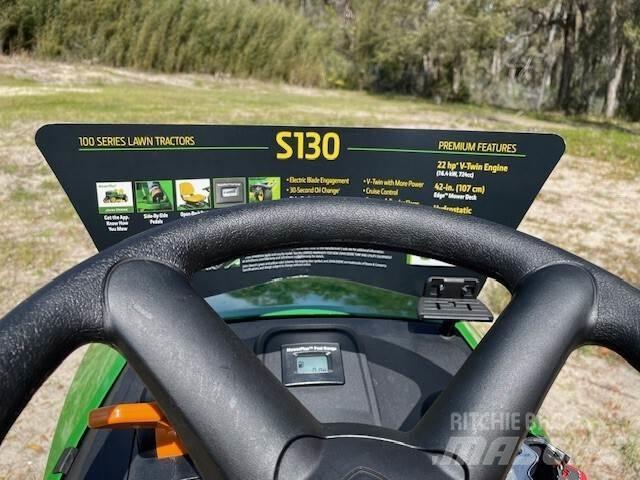 John Deere S130 Samochodné kosačky