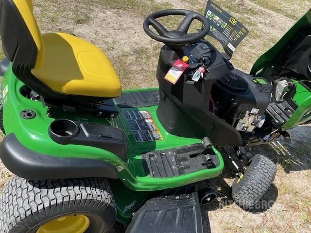John Deere S130 Samochodné kosačky