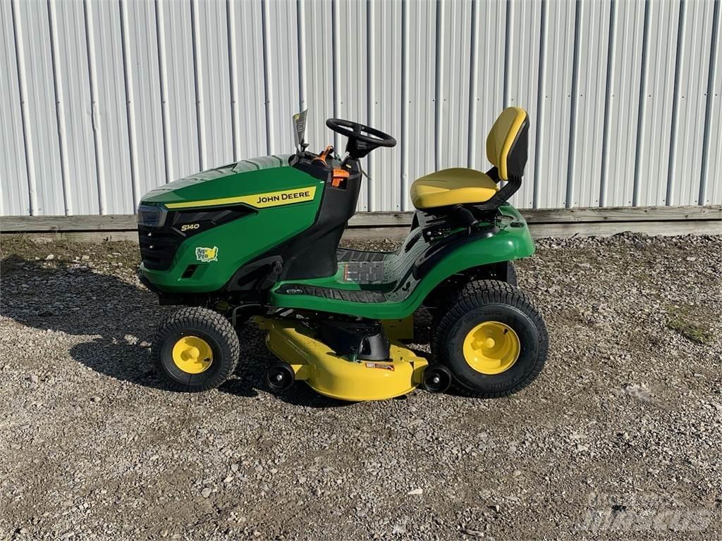 John Deere S140 Samochodné kosačky