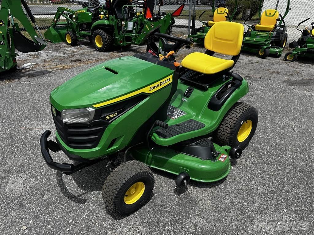 John Deere S140 Samochodné kosačky
