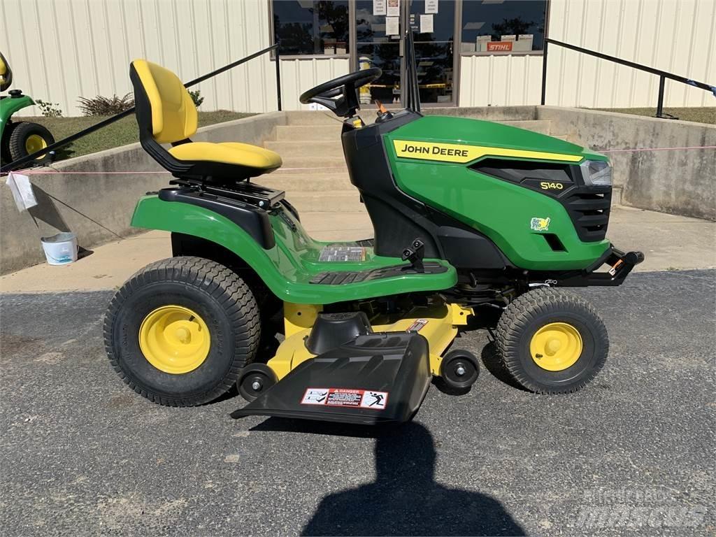 John Deere S140 Samochodné kosačky