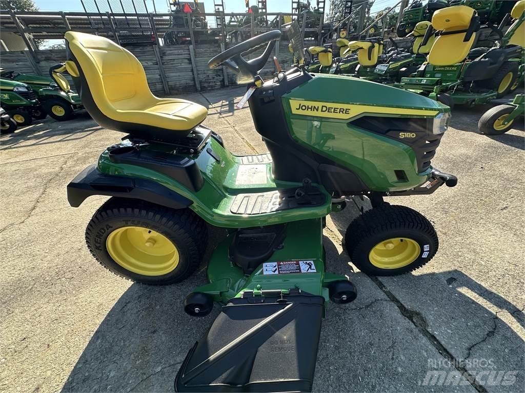 John Deere S180 Kompaktné traktory