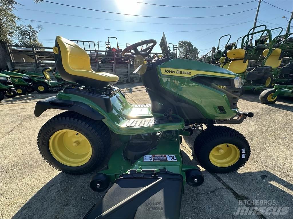 John Deere S180 Kompaktné traktory