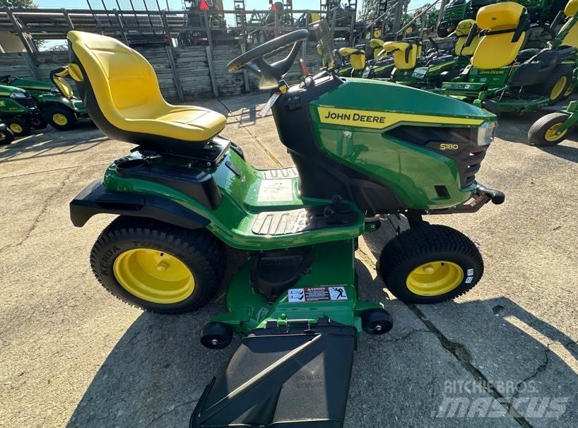 John Deere S180 Kompaktné traktory