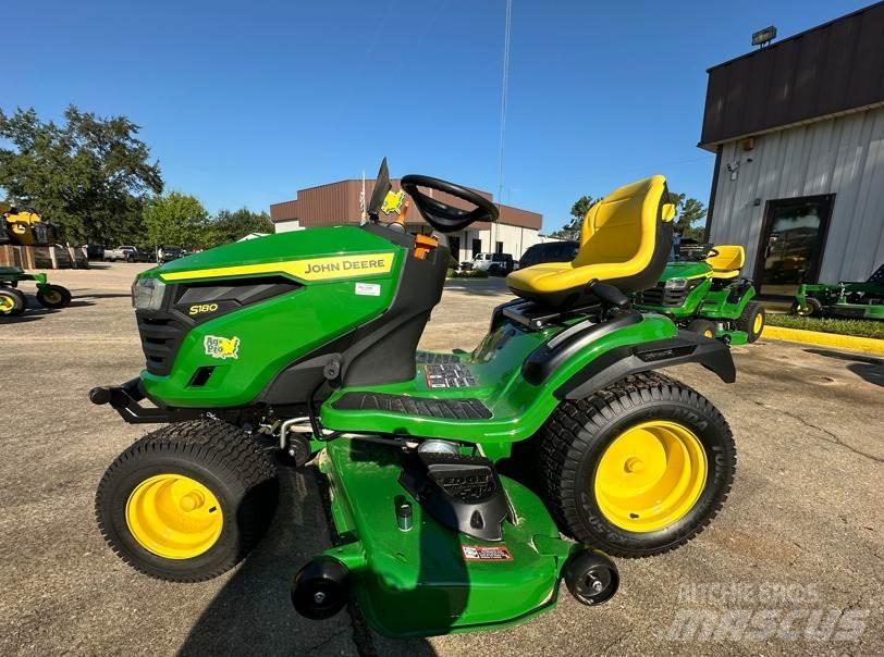 John Deere S180 Kompaktné traktory