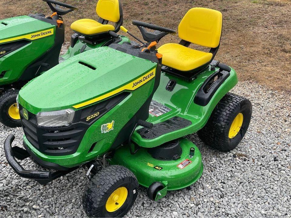 John Deere S220 Kompaktné traktory