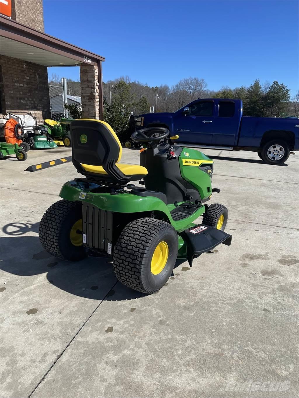 John Deere S220 Samochodné kosačky