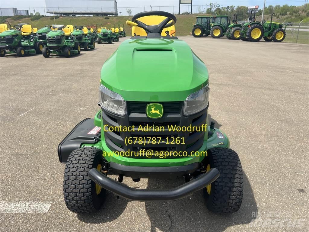 John Deere S220 Samochodné kosačky