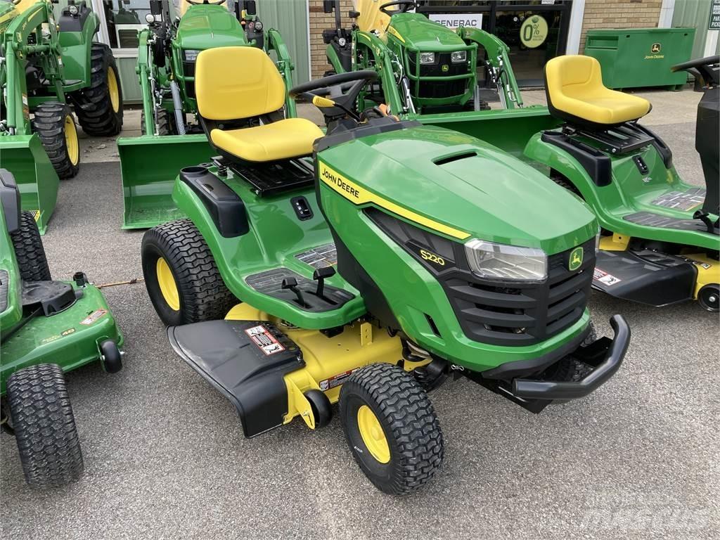 John Deere S220 Kompaktné traktory