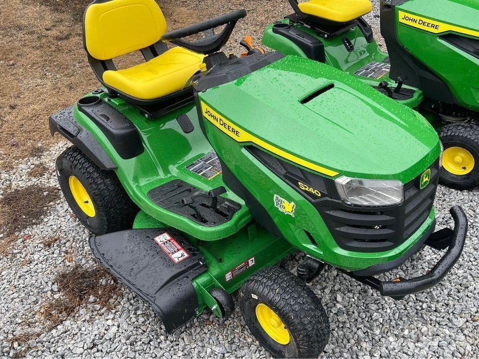 John Deere S240 Kompaktné traktory