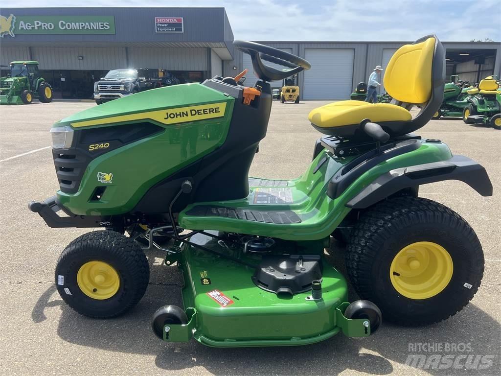 John Deere S240 Kompaktné traktory