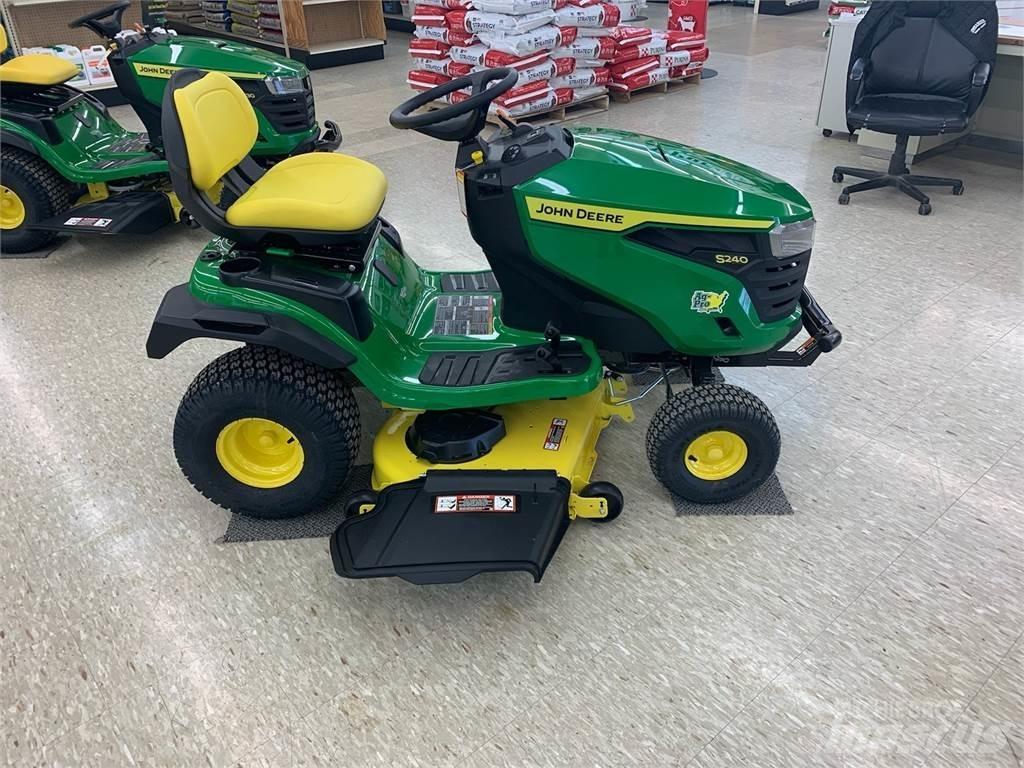 John Deere S240 Kompaktné traktory