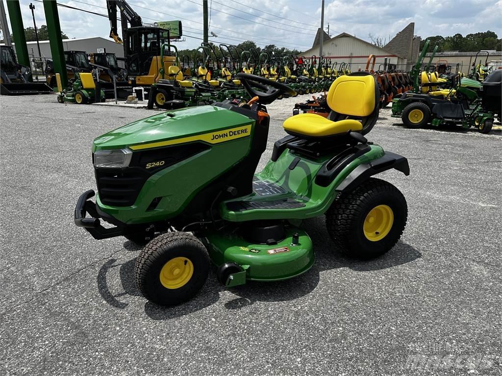 John Deere S240 Kompaktné traktory