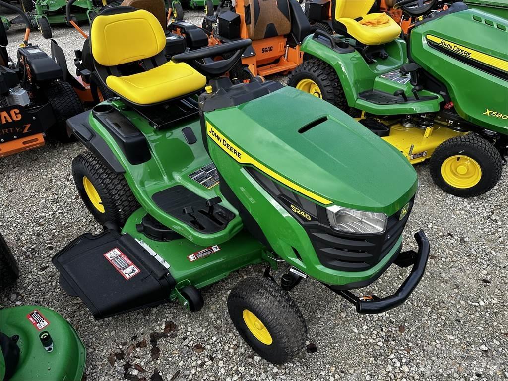 John Deere S240 Kompaktné traktory