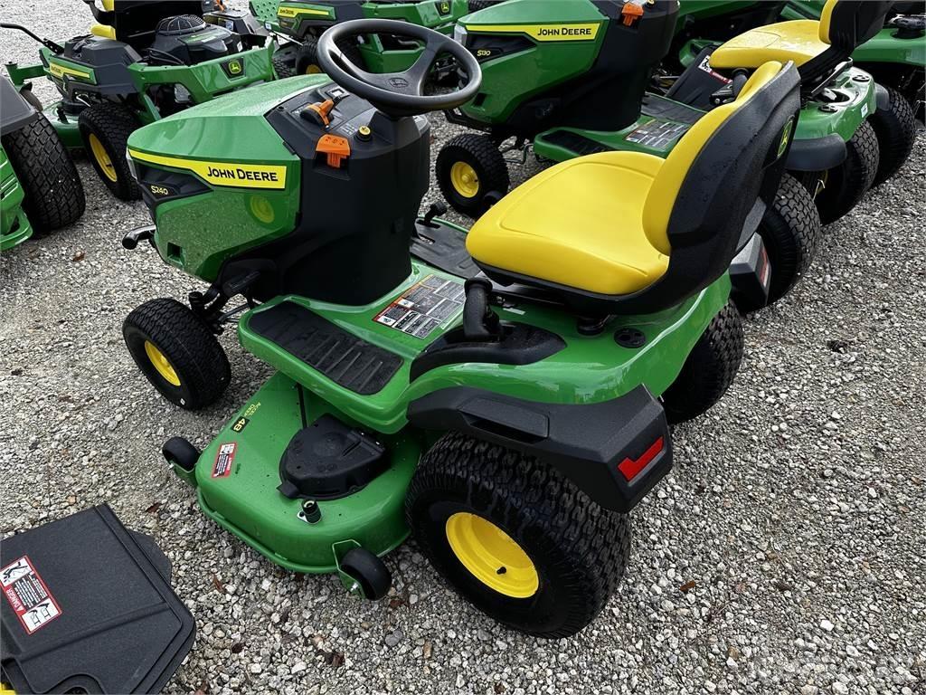 John Deere S240 Kompaktné traktory