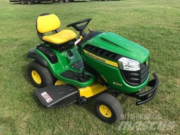 John Deere S240 Kompaktné traktory