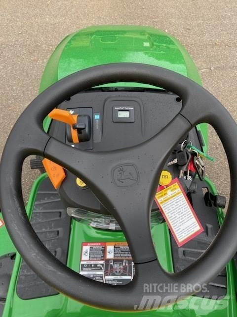 John Deere S240 Kompaktné traktory