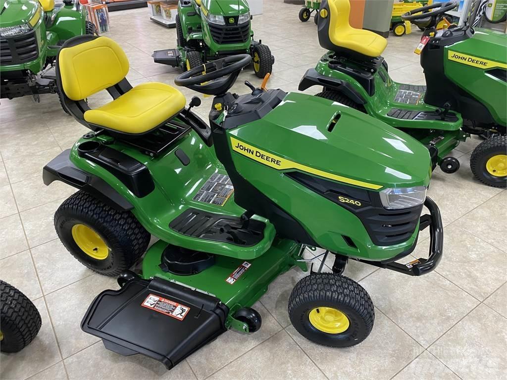 John Deere S240 Kompaktné traktory