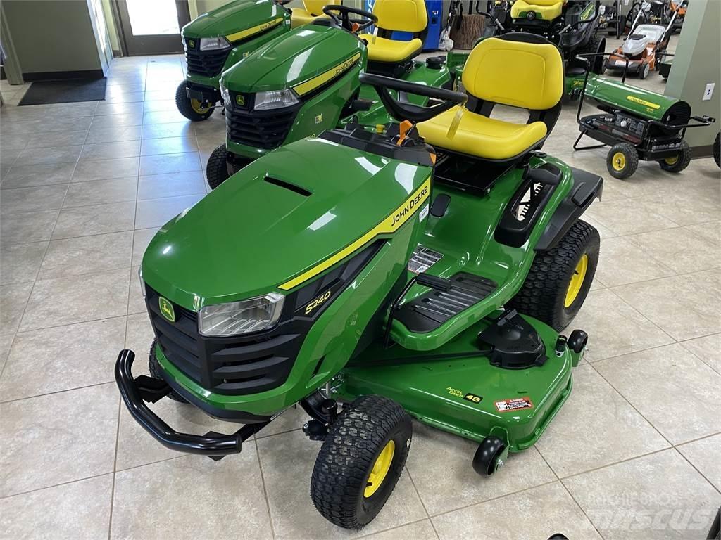 John Deere S240 Kompaktné traktory