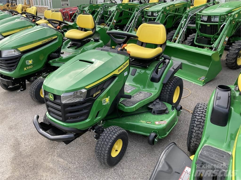 John Deere S240 Kompaktné traktory