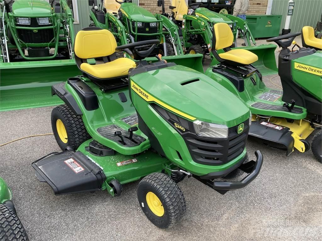 John Deere S240 Kompaktné traktory